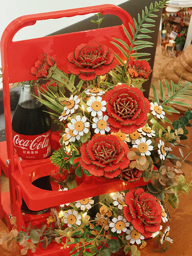 ROWOOD wooden flower details in the Coca-Cola carrier