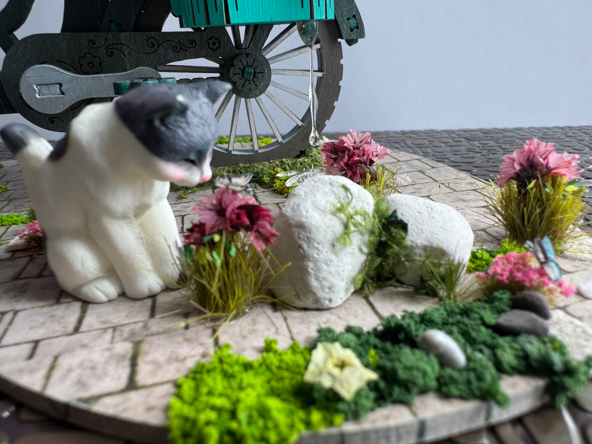 Close view of the finished miniature puddle beside the cart
